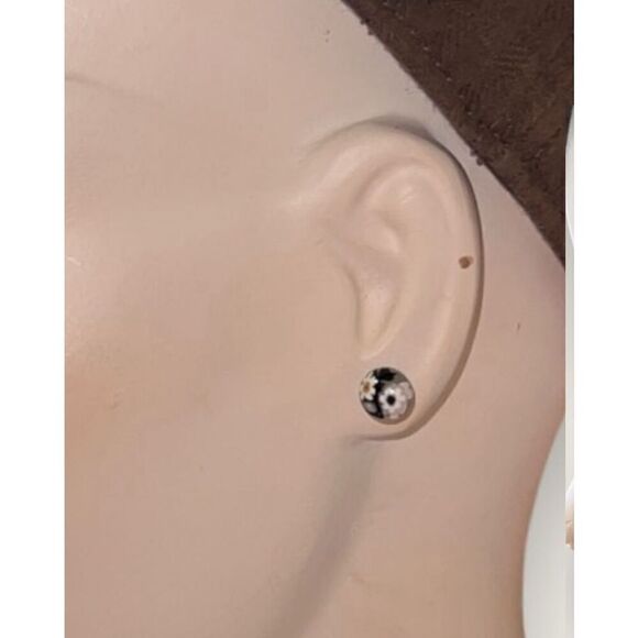 Bundle Sale 3 for $15 | Daisy Yin Yang Like Earring Studs - Picture 1 of 9